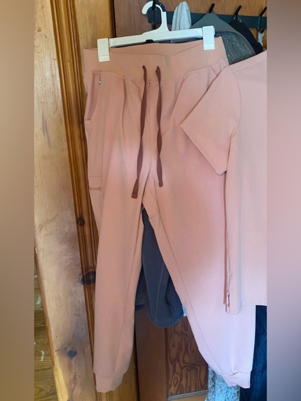 FIGS Women’s Scrub Pants in Pink Sand